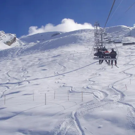 Les Aravis Hotel *